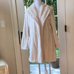 Faux fur off white coat. Light weight. 2 pockets.  Size XS good condition